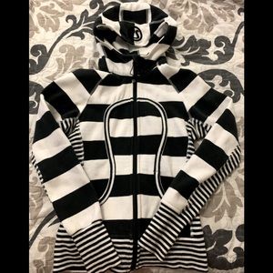 Black and white lululemon scuba hoody
